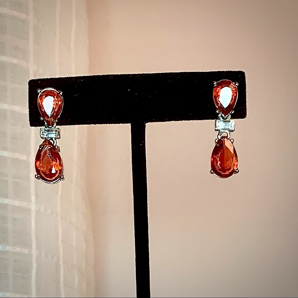 VNT Monet Red faceted glass pierced earrings